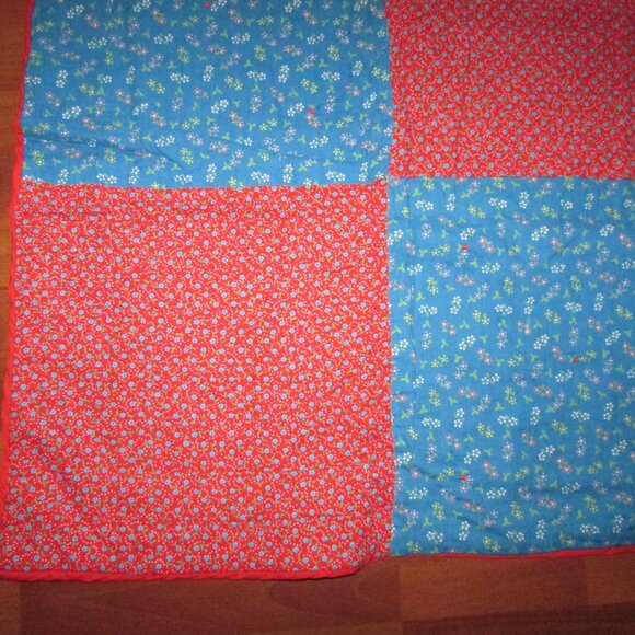 Handmade Patchwork Pocketed w/Handle Play Quilt – Vintage Cotton - Picture 6 of 12